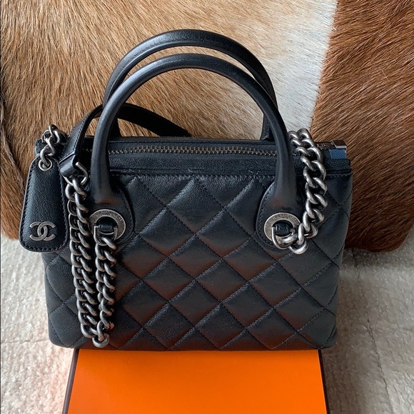 CHANEL authentic Black quilted mini shopper tote - Picture 5 of 7